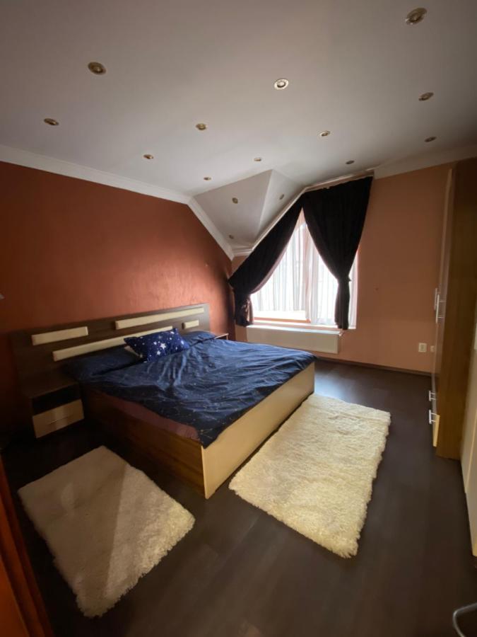 Central Apart Lägenhet Oradea Exteriör bild